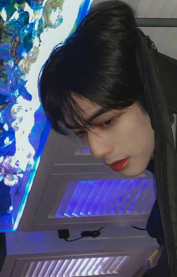 火狐电竞平台_日本民主党一名干部在电车与乘客吵架被免职(图1) 火狐电竞官网